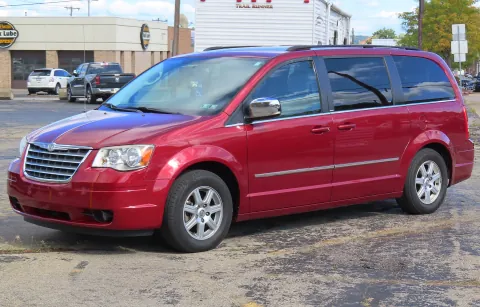 2010 Chrysler Town & Country Touring Plus / Ellwood City, Pennsylvania