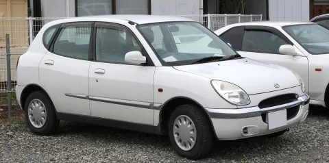 2000–2001 Daihatsu Storia (M100S; pre-facelift, Japan)