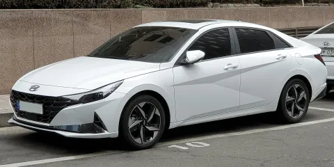 White Hyundai Avante CN7 sedan (Avante / Elantra / Lantra / i30 Sedan)