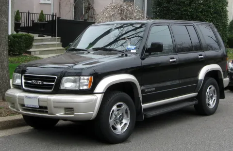1998 Isuzu Trooper S. Photographed in Washington, D.C., USA.