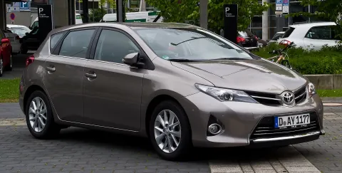 2013 Toyota Auris 2.0 D-4D Executive (ADE180, Germany)
