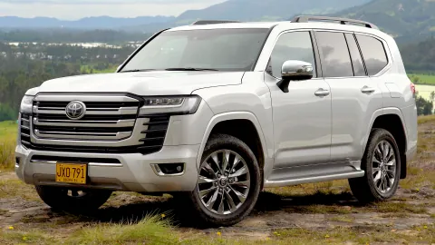 2021 Toyota Land Cruiser 300 3.4 ZX (Colombia)