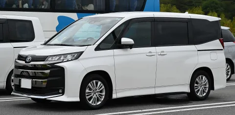 Toyota Noah Hybrid S-G (Noah / Voxy / Esquire / NAV1)