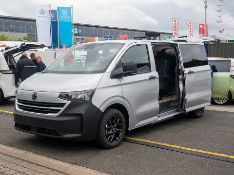 Volkswagen Transporter (T7) alias Caravelle alias Eurovan