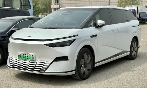 XPENG X9